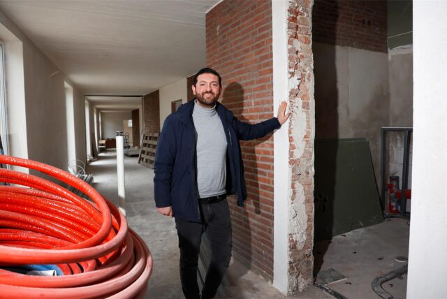 Altan Sancar am 14. Januar auf der Baustelle an der ehemaligen Aliso-Grundschule im Bergkamener Westen.