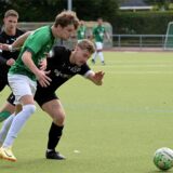 Zwei Spieler im Zweikampf.