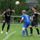 Ein Spieler von Eintracht Werne II beim Kopfball.