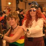Menschen feiern beim Karneval in Werne.