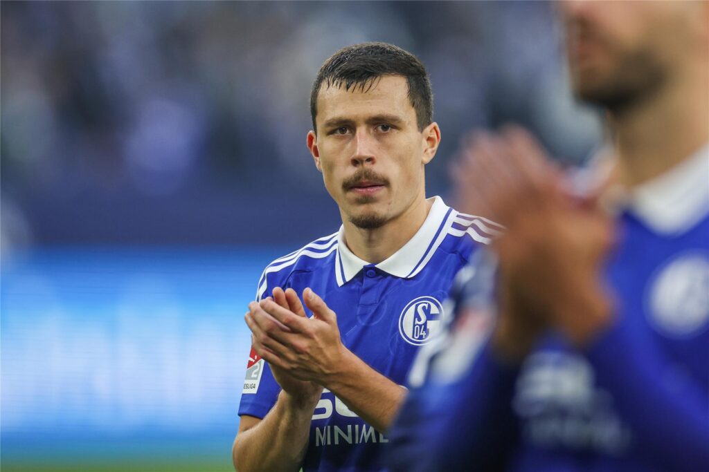 10.11.2024, Fussball, Saison 2024/2025, 2. Bundesliga, 12. Spieltag, FC Schalke 04 - Jahn Regensburg, Ron Schallenberg (FC Schalke 04)
10.11.2024, Fussball, Saison 2024/2025, 2. Bundesliga, 12. Spieltag, FC Schalke 04 - Jahn Regensburg, Ron Schallenberg (FC Schalke 04)