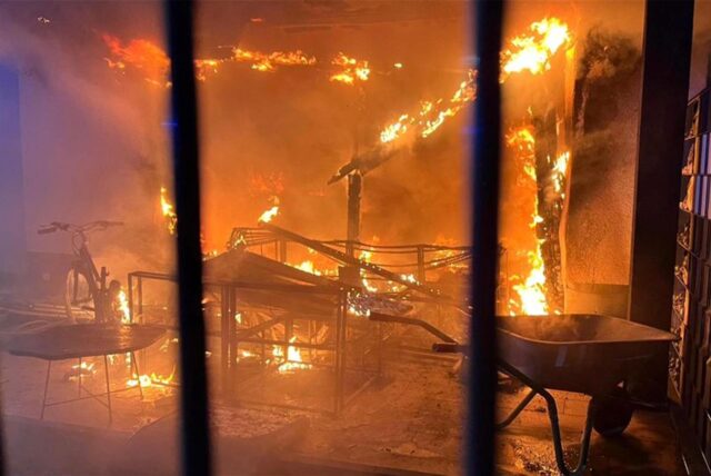 Flammen haben bei einem Hausbrand in Herne die gesamte Einrichtung zerstört.