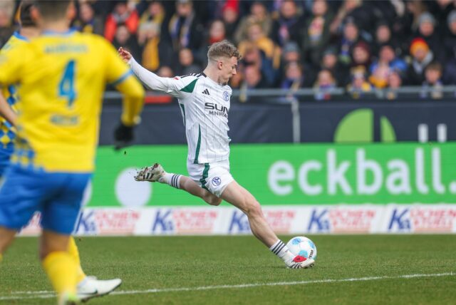 18.01.2025, Fussball, 2. Bundesliga, 18. Spieltag, Saison 2024/2025, Eintracht Braunschweig – FC Schalke 04, Derry John Murkin (FC Schalke