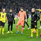 Die BVB-Spieler stehen vor dem Fanblock.