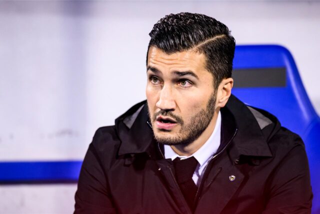 Nuri Sahin schaut zur Seite.