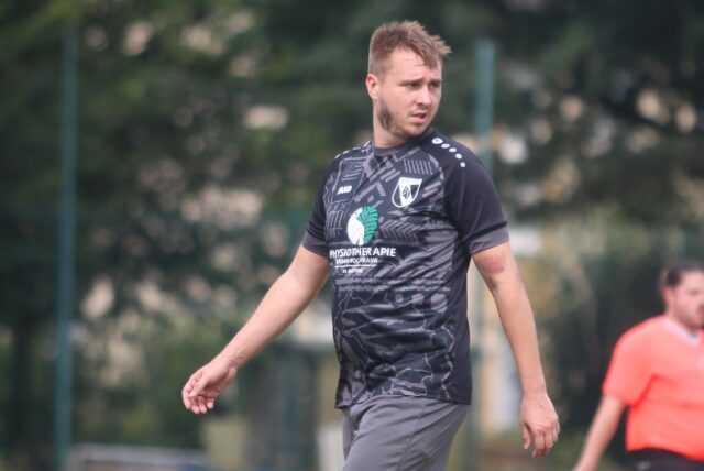 Kevin Marquardt vom PSV Bork geht über das Feld.