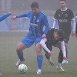 Spieler im Zweikampf.