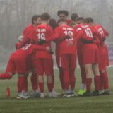 Die Spieler von RW Unna stehen im Kreis.