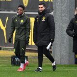 Nuri Sahin im Gespräch mit Julien Duranville.