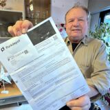 Der Unnaer Jürgen Scheffel zeigt einen Brief der Firma Parkdepot