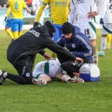 18.01.2025, Fussball, 2. Bundesliga, 18. Spieltag, Saison 2024/2025, Eintracht Braunschweig – FC Schalke 04, Derry John Murkin (FC Schalke 04) liegt verletzt am Boden.