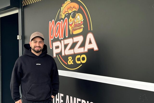 Taylan Kalkin vor seinem Pan-Pizza-Laden in Scharnhorst.
