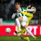 Preußen Münsters Joel Grodowski (l.) und Philipp Strompf von Ulm in Aktion.