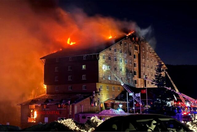 Der Brand in dem Hotel brach in der Nacht aus. (Foto aktuell)