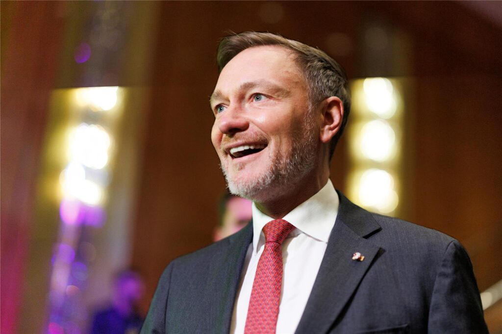 Christian Lindner, Kanzlerkandidat der FDP für die Bundestagswahl 2025, lacht beim Neujahrsempfang der Partei in Nordrhein-Westfalen. Christian Lindner, Kanzlerkandidat der FDP für die Bundestagswahl 2025, lacht beim Neujahrsempfang der Partei in Nordrhein-Westfalen.