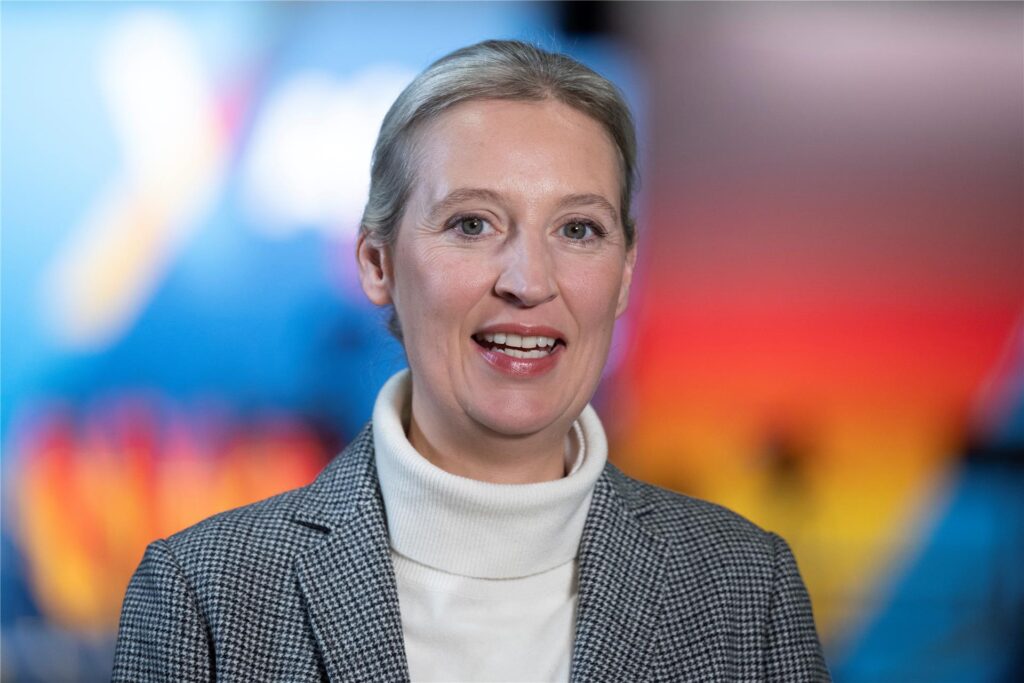 Alice Weidel, Kanzlerkandidatin der AfD für die Bundestagswahl 2025, wartet am Rande des Bundesparteitags ihrer Partei auf den Beginn eines TV-Interviews. Alice Weidel, Kanzlerkandidatin der AfD für die Bundestagswahl 2025, wartet am Rande des Bundesparteitags ihrer Partei auf den Beginn eines TV-Interviews.