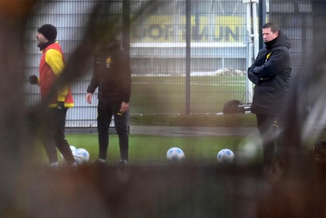 Mike Tullberg beobachtet das Training.
