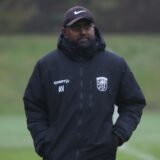 Athavan Varathan schaut nach vorne.