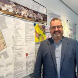 Ralf Grobe von der GWG Schwerte steht vor einer Wand