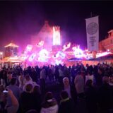 Voller Marktplatz an Sim-Jü