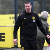 Mike Tullberg schaut zur Seite.