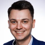 Montage: Links Stephan Hölscher, rechts das Rathaus Bergkamen.
