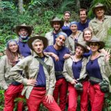 Die Teilnehmer Lilly Becker, Pierre Sanoussi-Bliss, Sam Dylan, Maurice Dziwak, Timur Ülker, Edith Stehfest, Anna-Carina Woitschack, Alessia Herren, Jörg Dahlmann, Nina Bott, Yeliz Koc und Jürgen Hingsen vor dem Start des Dschungelcamps 2025.
