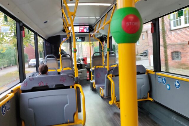 Derzeit läuft in den Bussen der Linie R19 eine Fahrgastbefragung (Symbolbild).