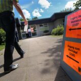 Der Weg zum einem Wahllokal.
