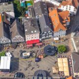 Der Marktplatz in Unna während des Stadtfestes 2023 aus der Luft fotografiert