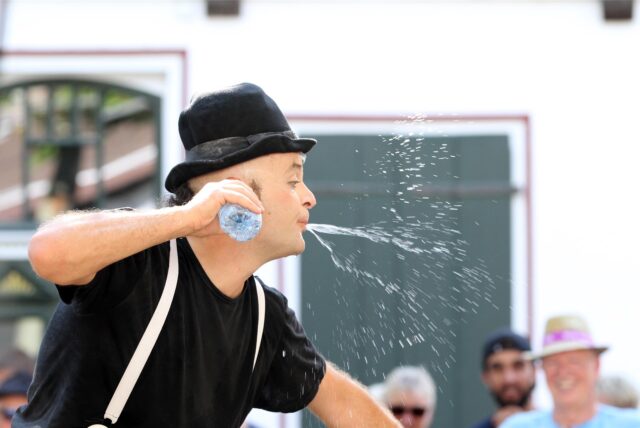 Ein Artist beim Straßenfestival