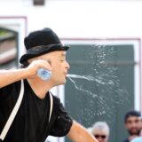 Ein Artist beim Straßenfestival