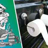 Jemand reißt ein Stück Klopapier ab.