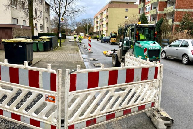 Auf der Schützenstraße in Unna-Königsborn wird eine Baustelle eingerichtet.