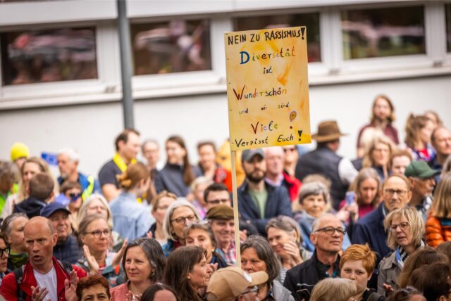 Wie hier im Mai 2024 in Dortmund soll auch kurz vor der Bundestagswahl 2025 gegen rechte Hetze Flagge gezeigt werden.
