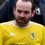 Mark Barnefeld schlägt eine Flanke.