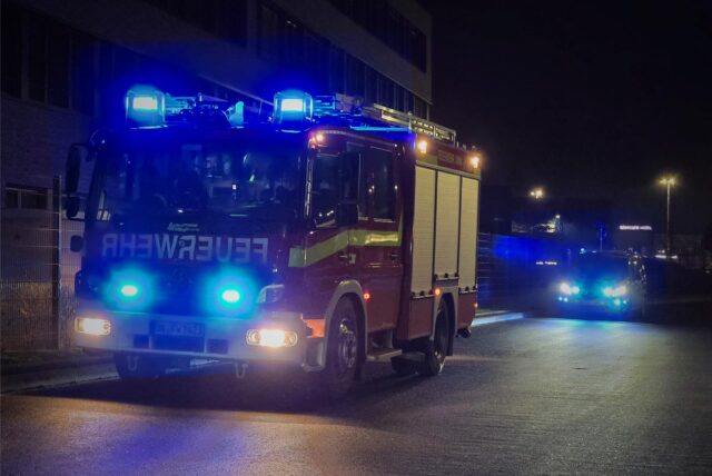 Die Feuerwehr rückte am Mittwochabend zu einem Einsatz bei VDM Metals in Unna aus.