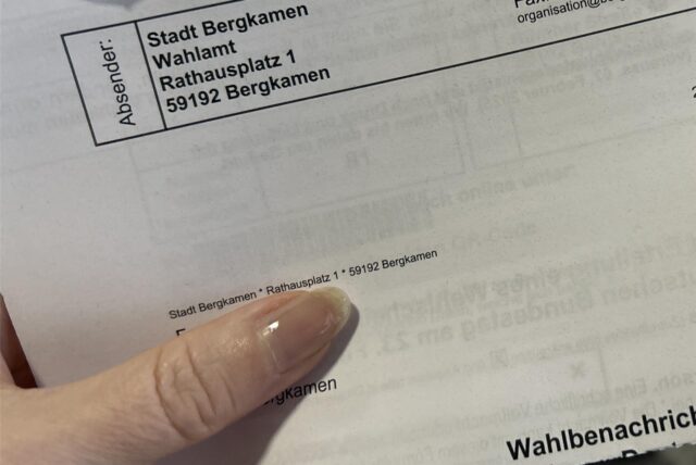 Nahaufnahme einer Wahlbenachrichtigung der Stadt Bergkamen.