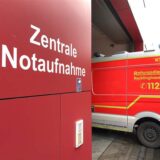 Ein Rettungswagen fährt in die Notaufnahme am Elisabeth-Krankenhaus in Recklinghausen