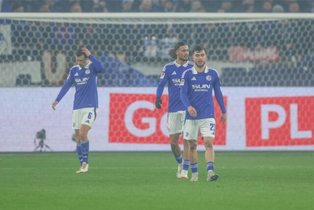 1.02.2025, Fussball, Saison 2024/2025, 2. Bundesliga, 20. Spieltag, FC Schalke 04 – 1. FC Magdeburg, v. l. Ron Schallenberg (FC Schalke 04), Taylan Bulut (FC Schalke 04), Mehmet Can Aydin (FC Schalke 04)