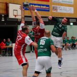 Hendrik Schuchtmann wirft einen Ball.