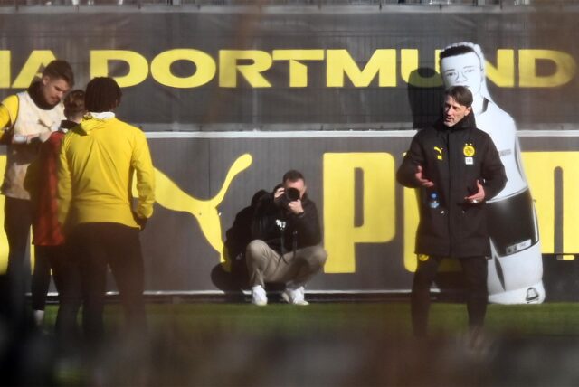 Niko Kovac gibt Anweisungen.