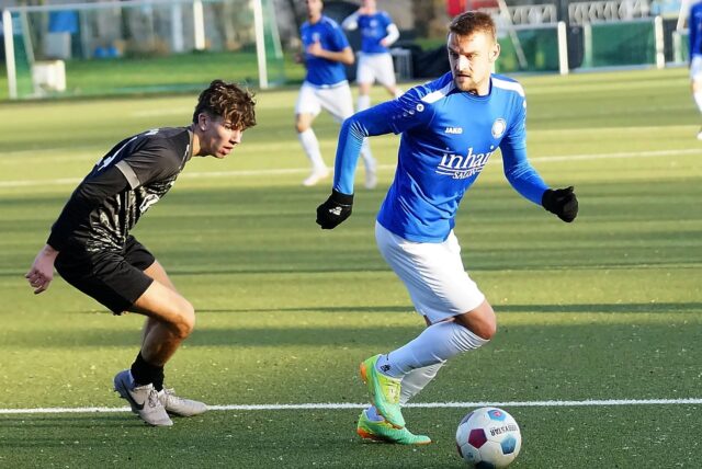 Mirco Gohr (r.) vom VfL Kamen traf gegen den SC Greven doppelt.