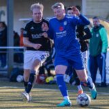 Zweikampfszene zwischen dem Holzwickeder SC und SF Ostinghausen
