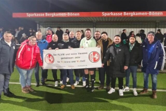 Gruppenfoto der Bergkamener beim Benefizspiel.