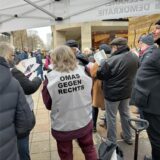 Eine Versammlung von Omas gegen Rechts in Dortmund