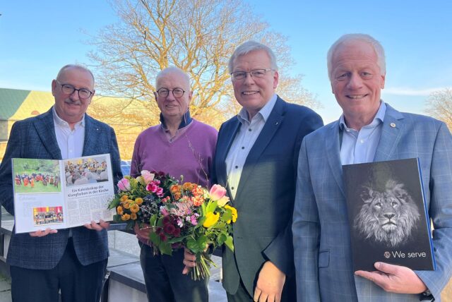 Gemeinsam mit Lions-Präsident Boris Jankiewicz (r.) blickten sie auf erfolgreiche 25 Jahre des Lions-Fördervereins zurück: Klaus Moßmeier, Hans Eickhoff und Dr. Martin Scharmann (v. l.).