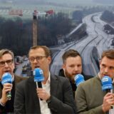 Wie können Baustellen beschleunigt werden (im Hintergrund die Liedbachtalbrücke in Unna)? Das war eine der Leserfragen in der Wahlarena mit Oliver Schröder (Linke), Michael Sacher (Grüne), Oliver Kaczmarek (SPD), Benjamin Lehmkühler (FDP), Tilman Rademacher (CDU) und Friederike Hagelstein (AfD).