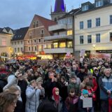 Viele Menschen stehen bei einer Demonstration im Januar 2024 auf dem Markt in Unna