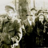 Entsetzen und Trauer spiegelt sich in den Gesichtern der Menschen in Eving nach dem Grubenunglück am 11. Februar 1925.